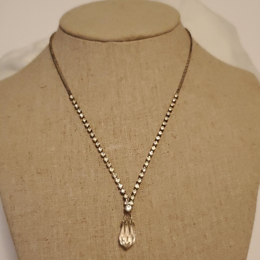Silver Tone Necklace Sz 17 inches Long